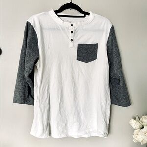 Men’s White and grey 3/4 shirt with buttons and pocket on front. Large, Casual